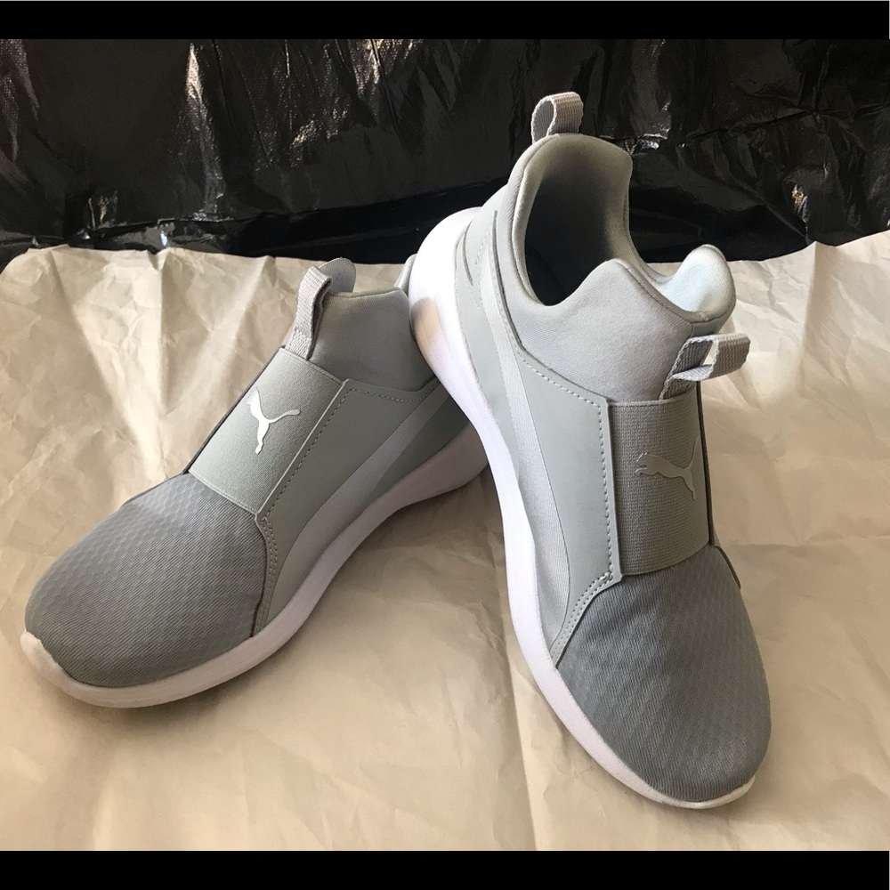 PUMA women soft form slip on (90% New)